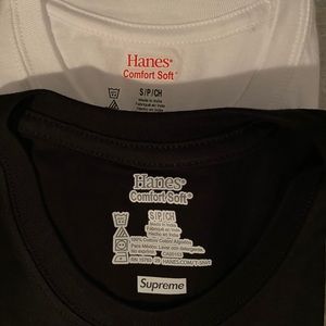 Supreme x Hanes